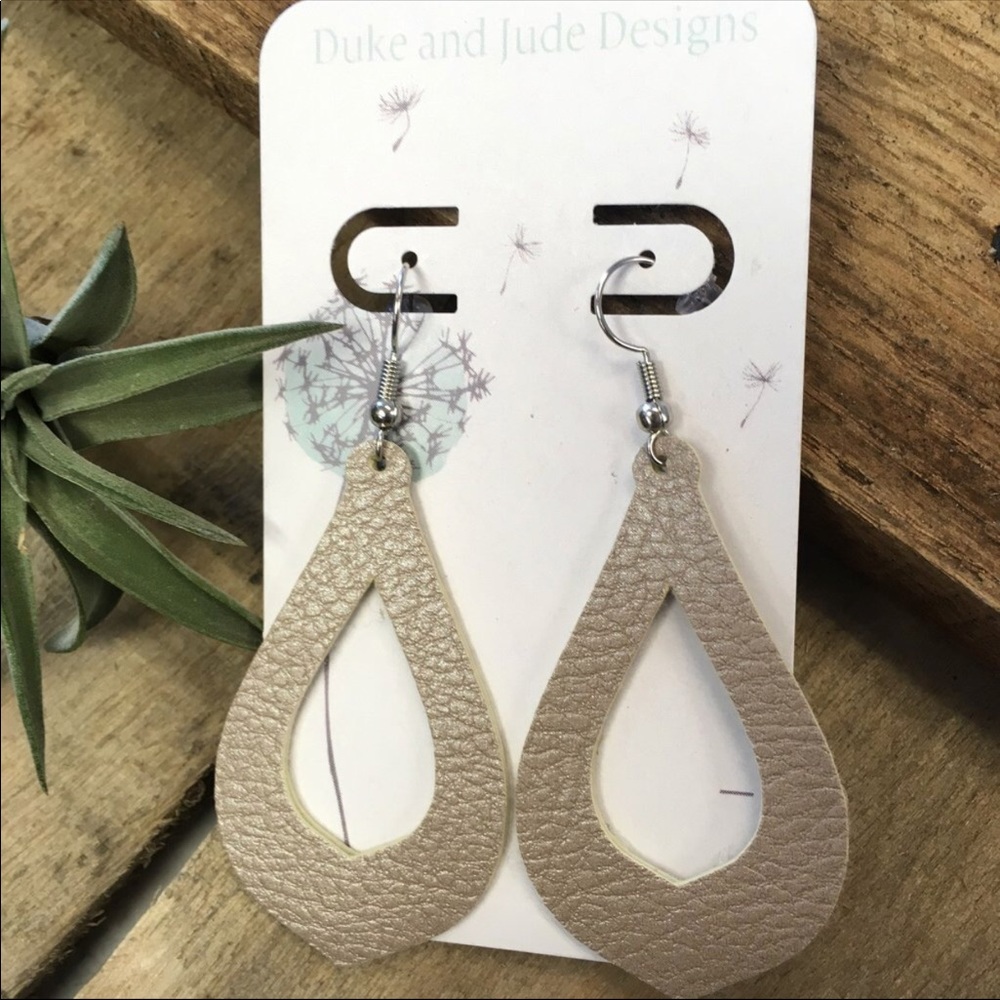 Leather earrings